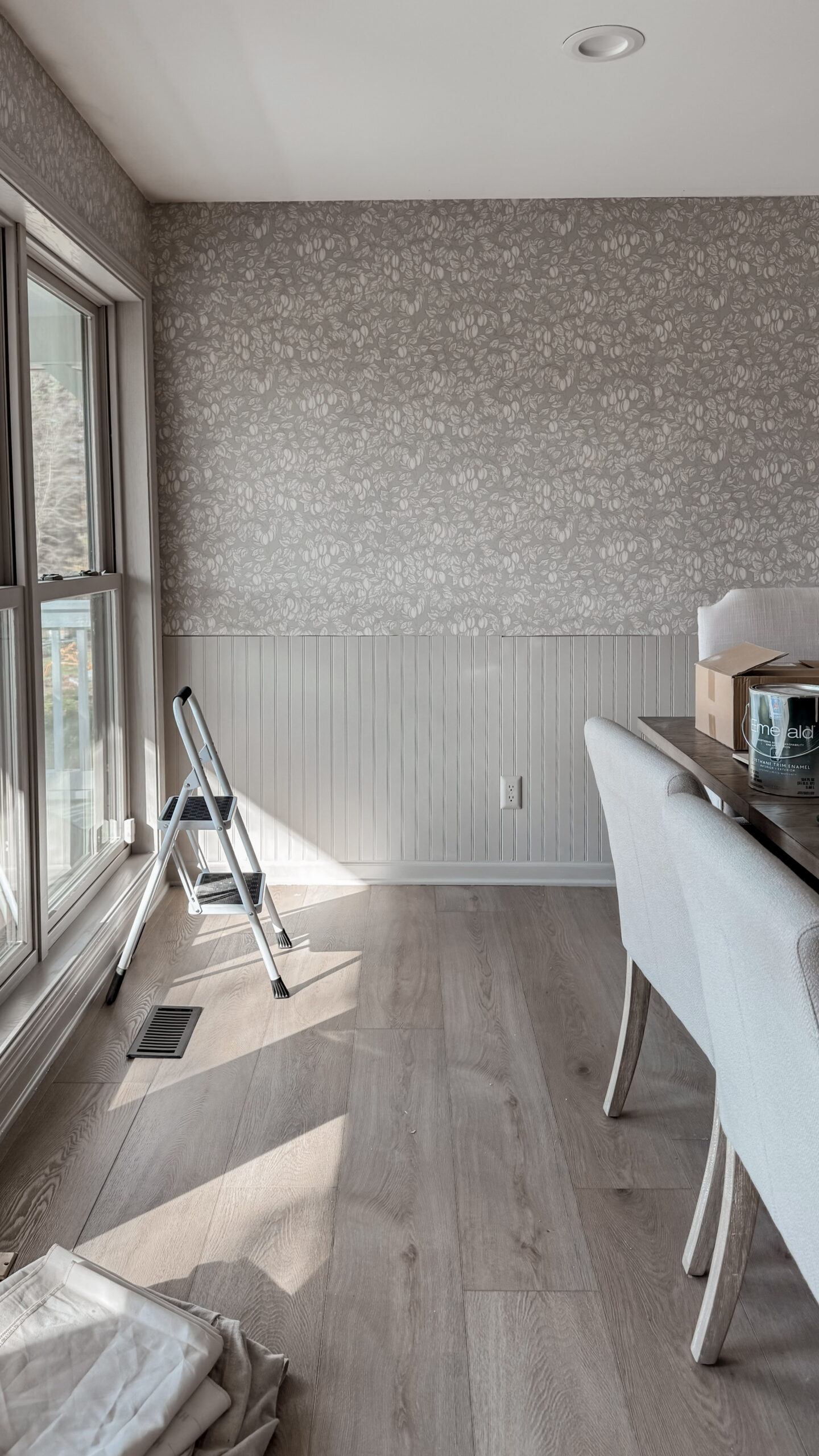 Illustration of Top Renovation Apps For Textured Dining Rooms